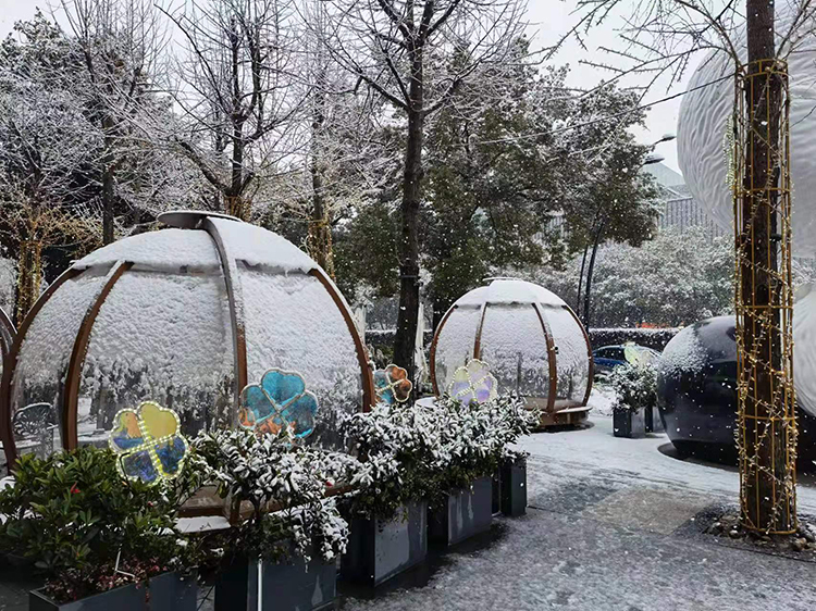 下雪天的泡泡屋